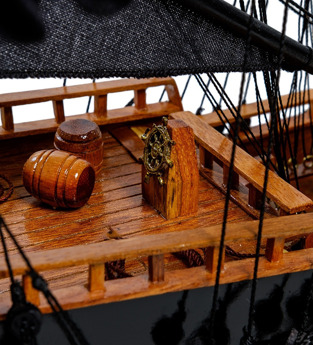 Model of the pirate ship & quot; Black Pearl & quot.